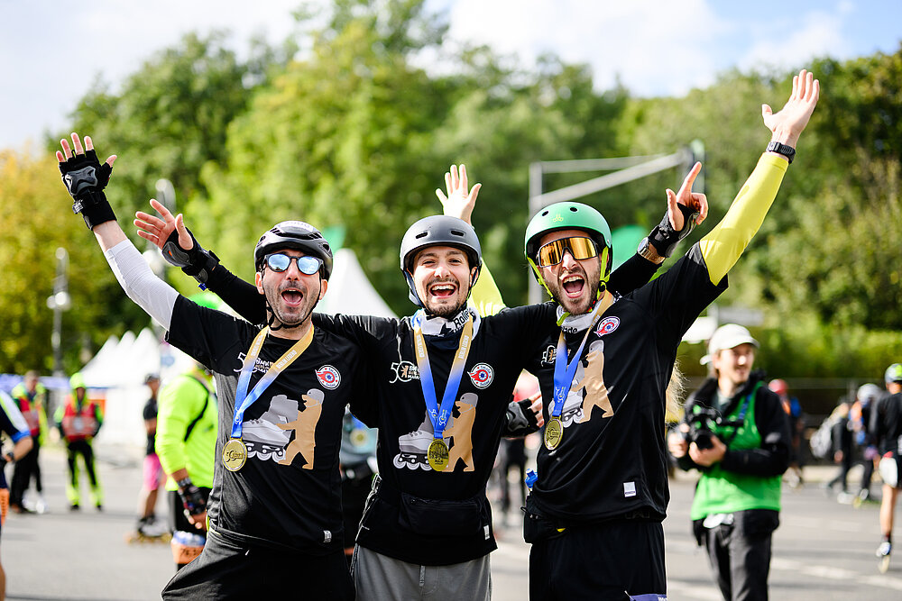 BMW BERLIN-MARATHON Inline Skating: Happy at the finish line of the BMW BERLIN-MARATHON Inlineskating 2024 @ SCC EVENTS/Marvn Güngor