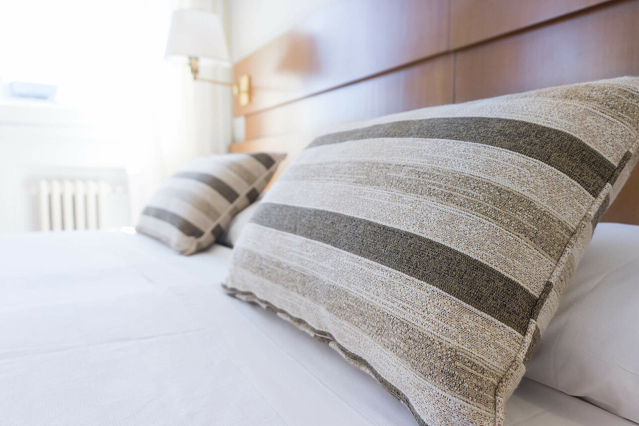 Close Up of pillows of a hotel bed © SCC EVENTS
